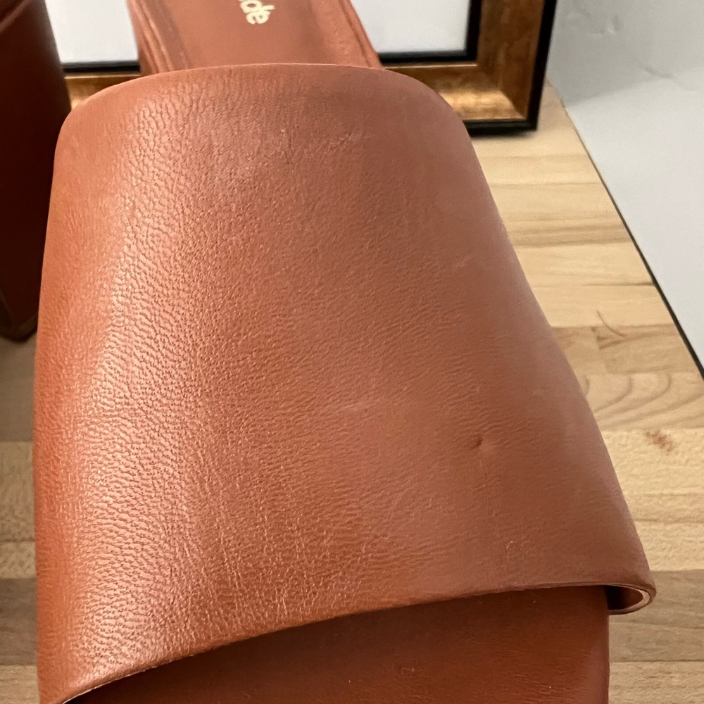 Larroude Cognac Platform Shoes with Chunky Design - Picture 3 of 8